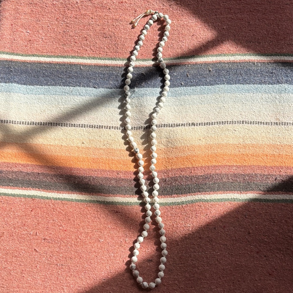 Natural Howlite necklace🤍